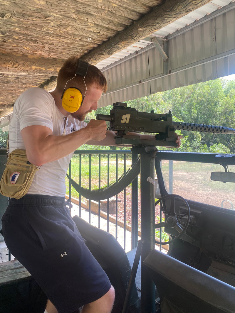Selbst mit echten Waffen schießen!