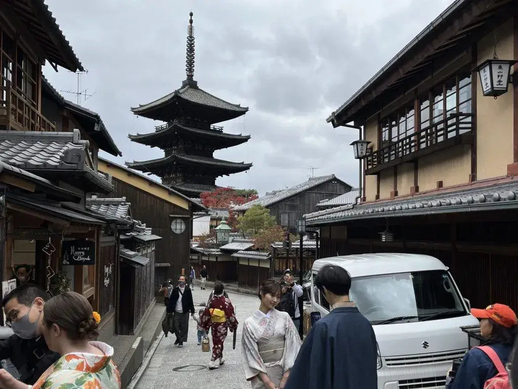 Take a snapshot at Yasaka Pagoda